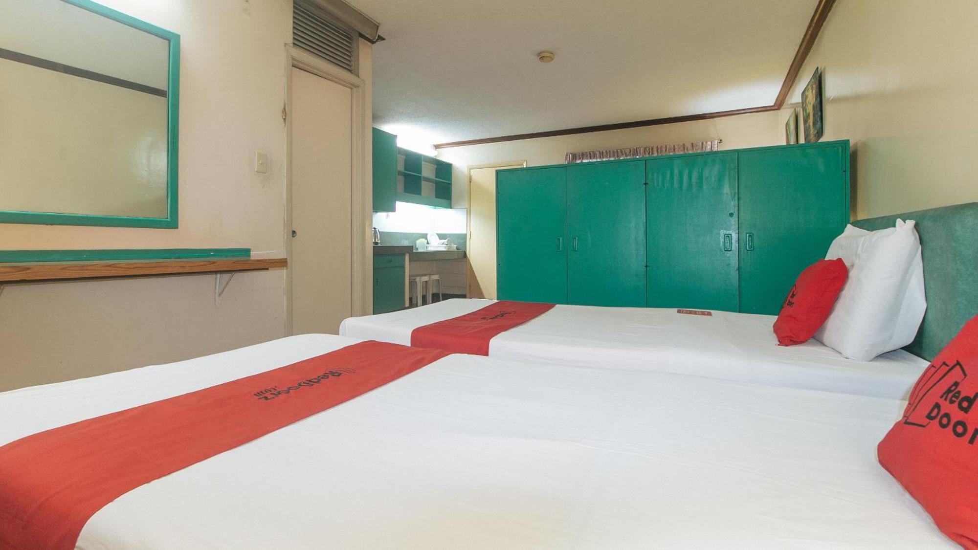Reddoorz At Broadway Court Apartelle Кесон-Сити Экстерьер фото