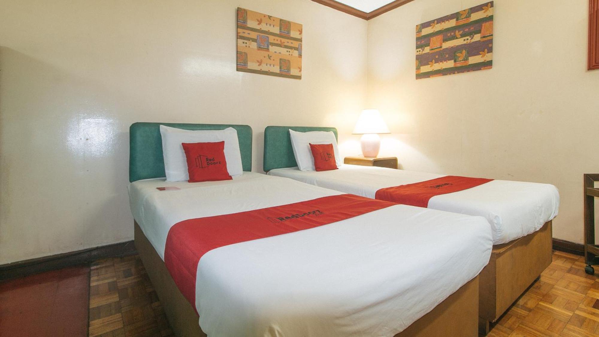 Reddoorz At Broadway Court Apartelle Кесон-Сити Экстерьер фото