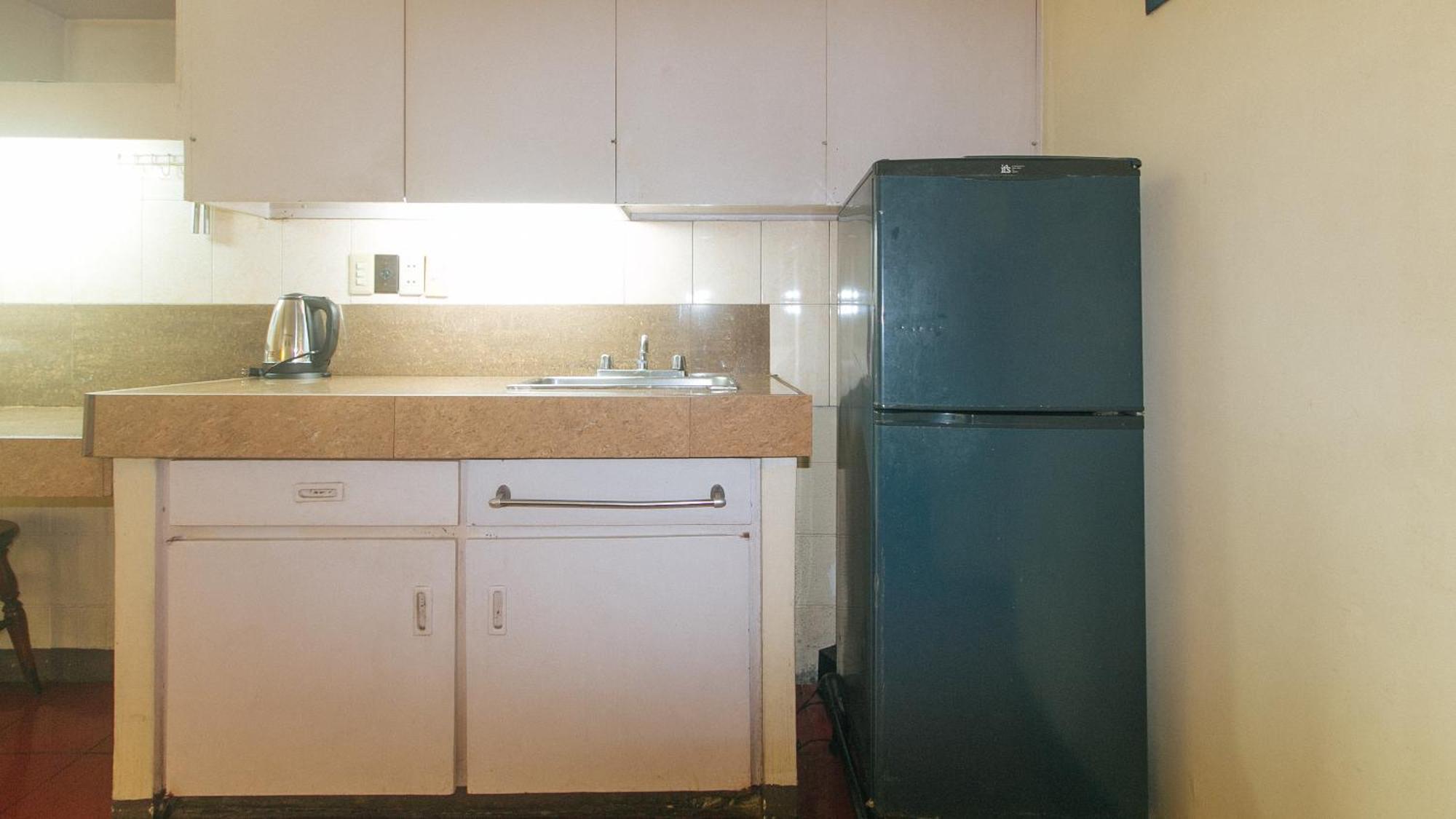 Reddoorz At Broadway Court Apartelle Кесон-Сити Экстерьер фото