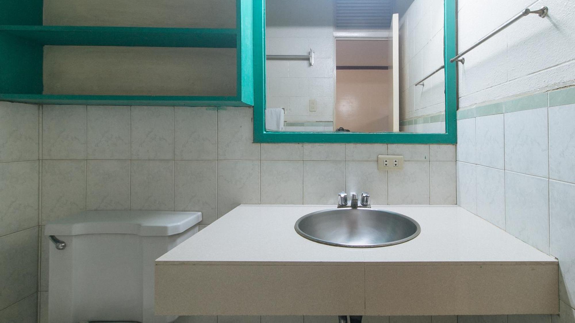 Reddoorz At Broadway Court Apartelle Кесон-Сити Экстерьер фото