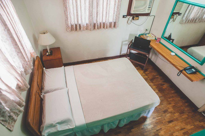 Reddoorz At Broadway Court Apartelle Кесон-Сити Экстерьер фото