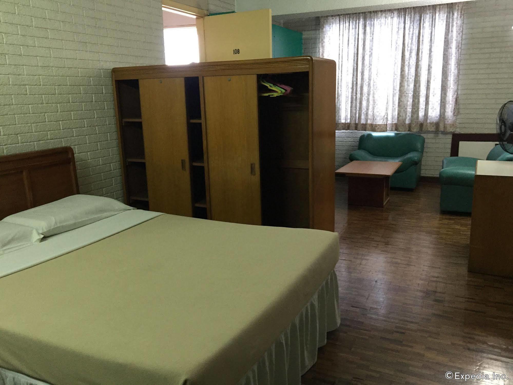 Reddoorz At Broadway Court Apartelle Кесон-Сити Экстерьер фото